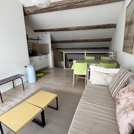 1chemindelafontaine Apartamento